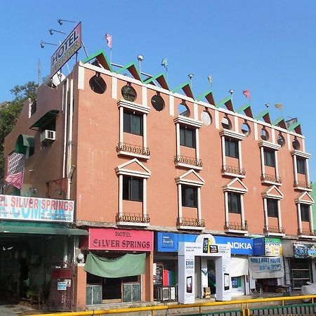 Hotel Silver Springs 아흐메다바드 외부 사진