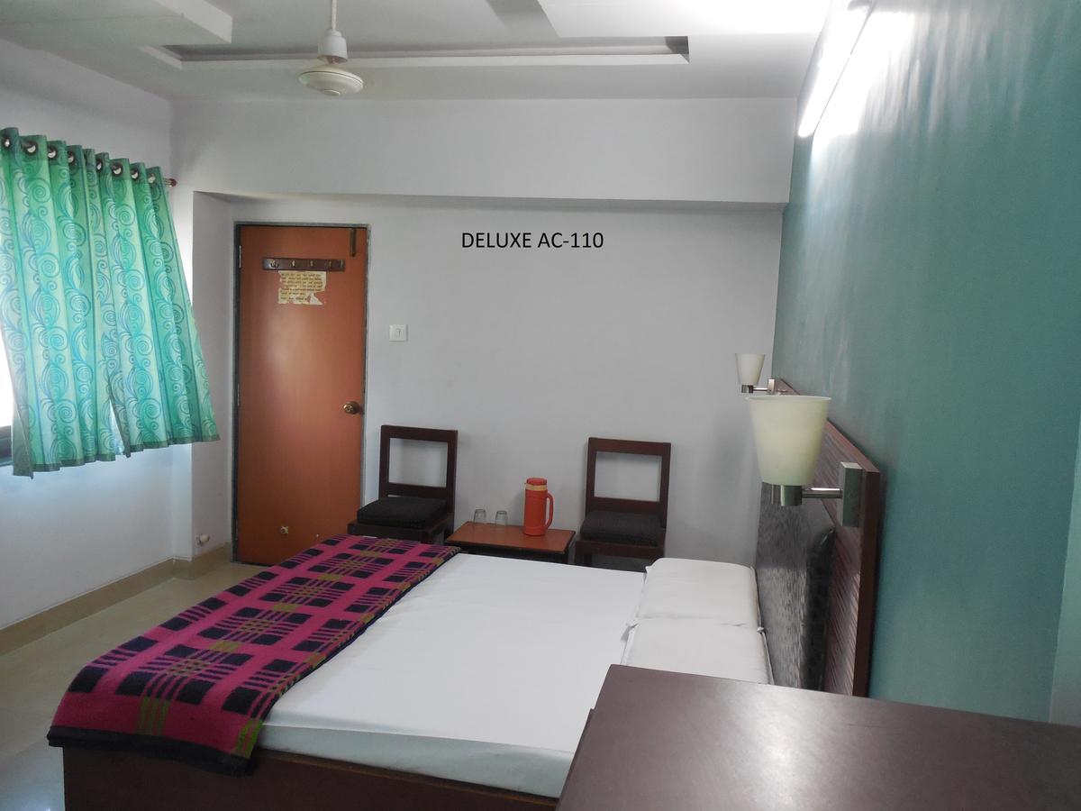 Hotel Silver Springs 아흐메다바드 외부 사진