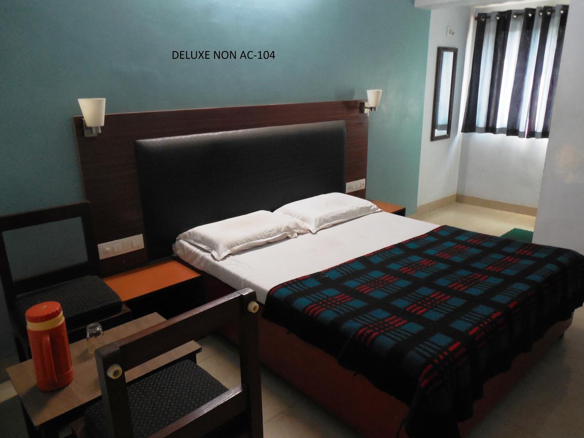 Hotel Silver Springs 아흐메다바드 외부 사진