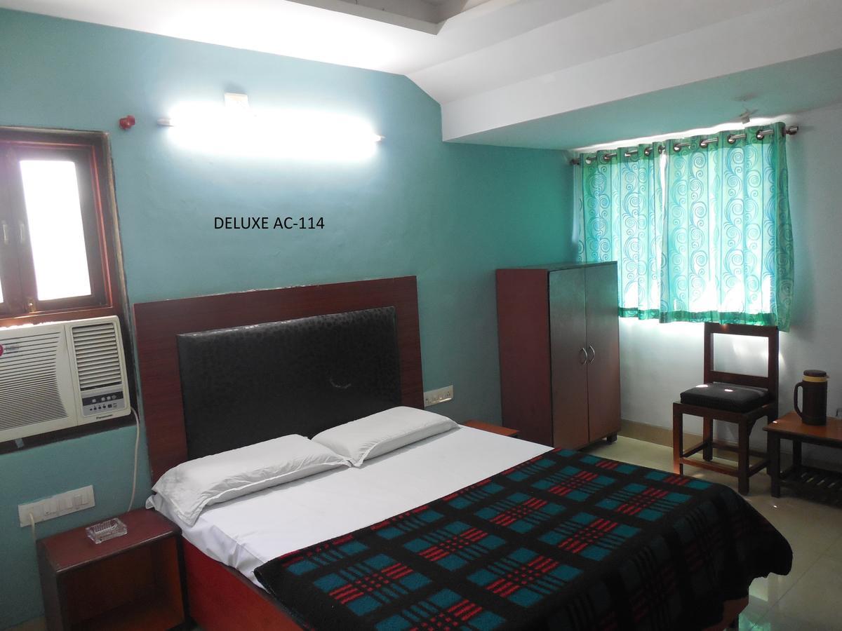 Hotel Silver Springs 아흐메다바드 외부 사진