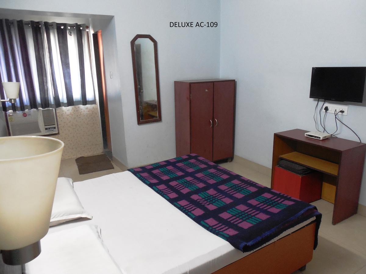 Hotel Silver Springs 아흐메다바드 외부 사진