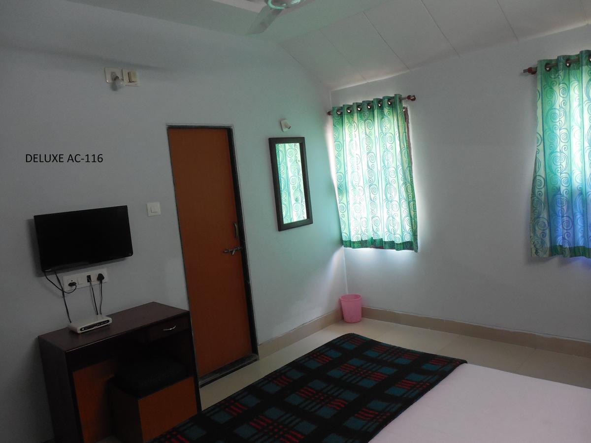 Hotel Silver Springs 아흐메다바드 외부 사진