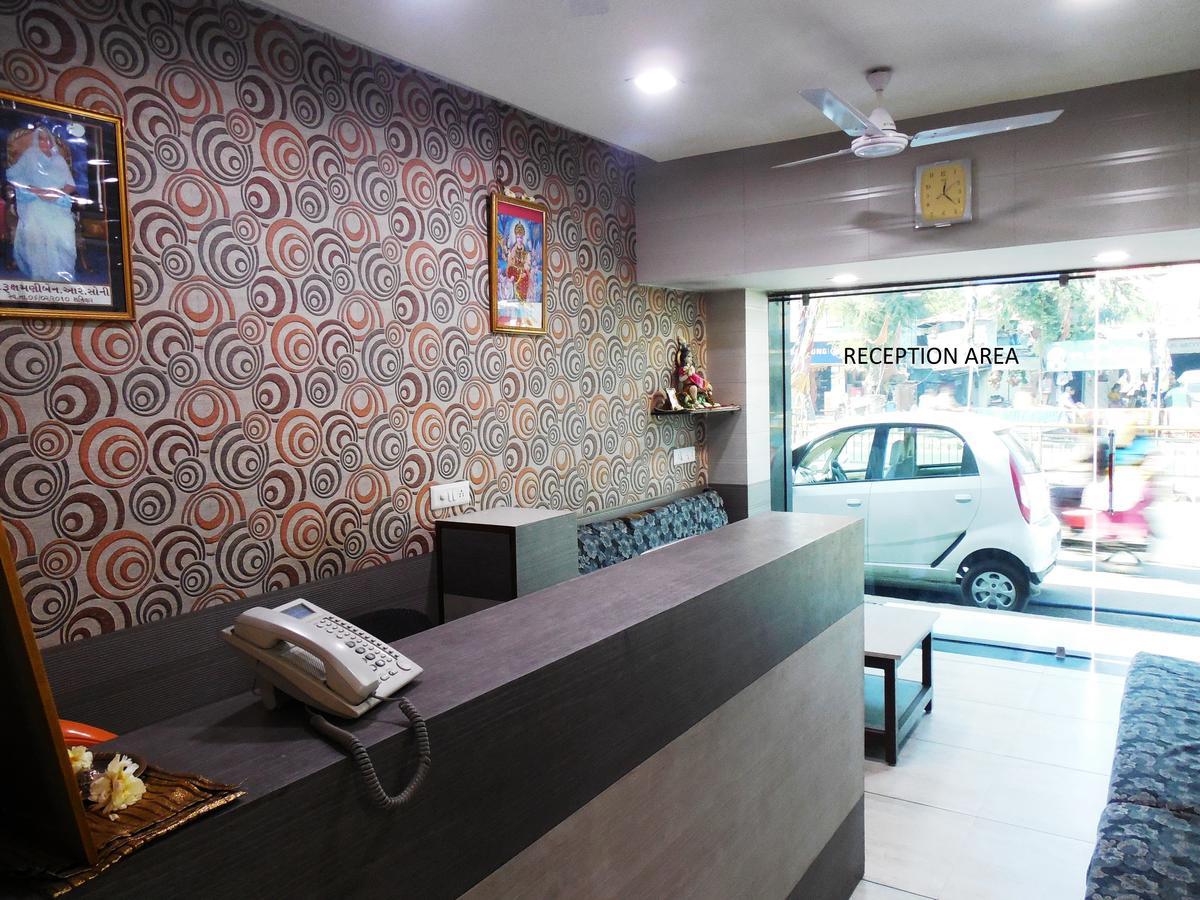 Hotel Silver Springs 아흐메다바드 외부 사진