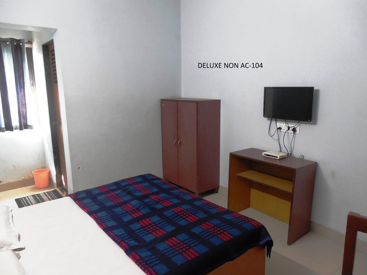 Hotel Silver Springs 아흐메다바드 외부 사진